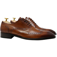 Mens brown leather shoes, wing tip brogue design, no medallion